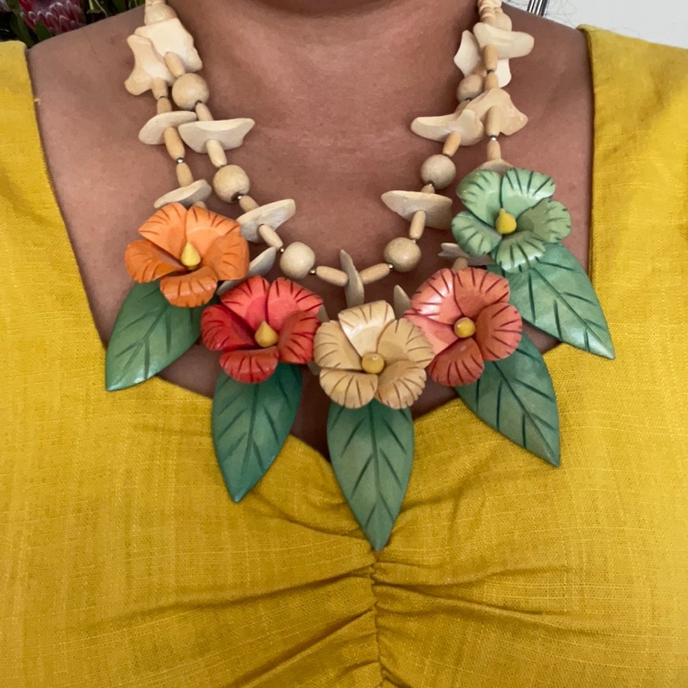 Vintage Hawaiian Colorful Wood Flower Necklace